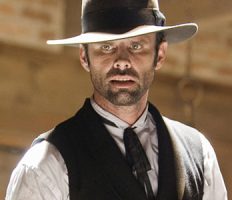 Walton Goggins: 